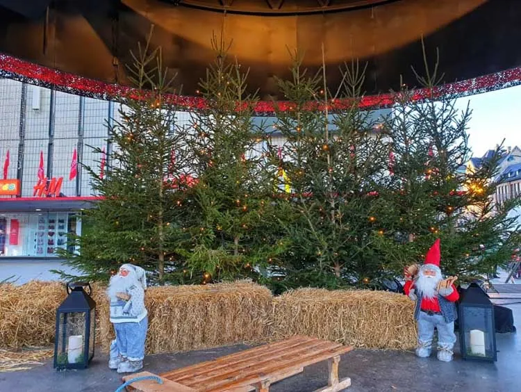 christmas, ക്രിസ്മസ്, happy christmas, ഹാപ്പി ക്രിസ്മസ്, christmas greetings, ക്രിസ്മസ് ആശംസകൾ, christmas memories, ക്രിസ്മസ് ഓർമ, christmas celebration in norway, നോർവേയിലെ ക്രിസ്മസ് ആഘോഷം, Jul, Christmas, 'യൂൾ ', ക്രിസ്മസ്, Adventstiden, അഡ്വെണ്ട് റ്റിടൻ, Julaften, Christmas Eve, യൂളെ ആഫ്തെൻ, ക്രിസ്മസ് രാവ്, Julemarked, christmas market, യൂളെ മാർകെ, ക്രിസ്മസ് മാർക്കറ്റ്, Nyttår, New Year നിത്തോർ, ന്യൂ ഇയർ, norway christmas cookies, നോർവേ ക്രിസ്മസ് കുക്കീസ്, Jule Bord, യൂളെ ബുർഡ്, ക്രിസ്മസ് പാർട്ടി, Jule Nisse, santa claus,'യൂളെ നിസ്സേ', സാന്ത ക്ലോസ്, uma praseeda, ഉമ പ്രസീദ, ക്രിസ്മസ് റീത്ത്, Christmas Carol,  ക്രിസ്മസ് കരോൾ, Christmas pappa, ക്രിസ്മസ്  പാപ്പാ, Christmas  star, ക്രിസ്മസ് നക്ഷത്രം, ക്രിസ്മസ് ട്രീ,travelogue, യാത്രാവിവരണം, ie malayalam, ഐഇ മലയാളം, christmas memories, ക്രിസ്മസ് ഓർമ, ie malayalam, ഐഇ മലയാളം