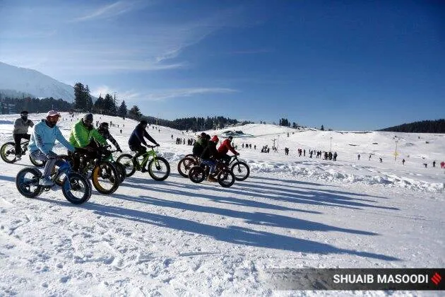 gulmarg snowfall, kashmir snow, gulmarg ski resort, jammu and kashmir news, kashmir snowfall, indian express