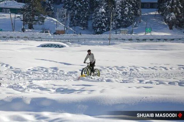 gulmarg snowfall, kashmir snow, gulmarg ski resort, jammu and kashmir news, kashmir snowfall, indian express