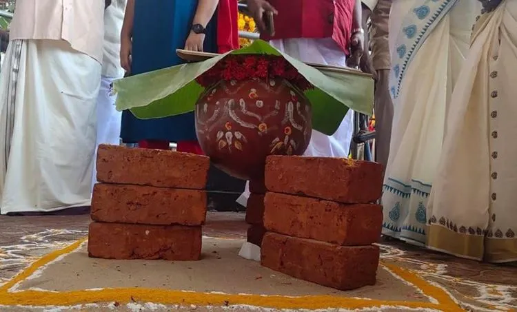 ആറ്റുകാൽ ക്ഷേത്രത്തിന് മുൻവശത്തെ പണ്ടാര അടുപ്പ് 