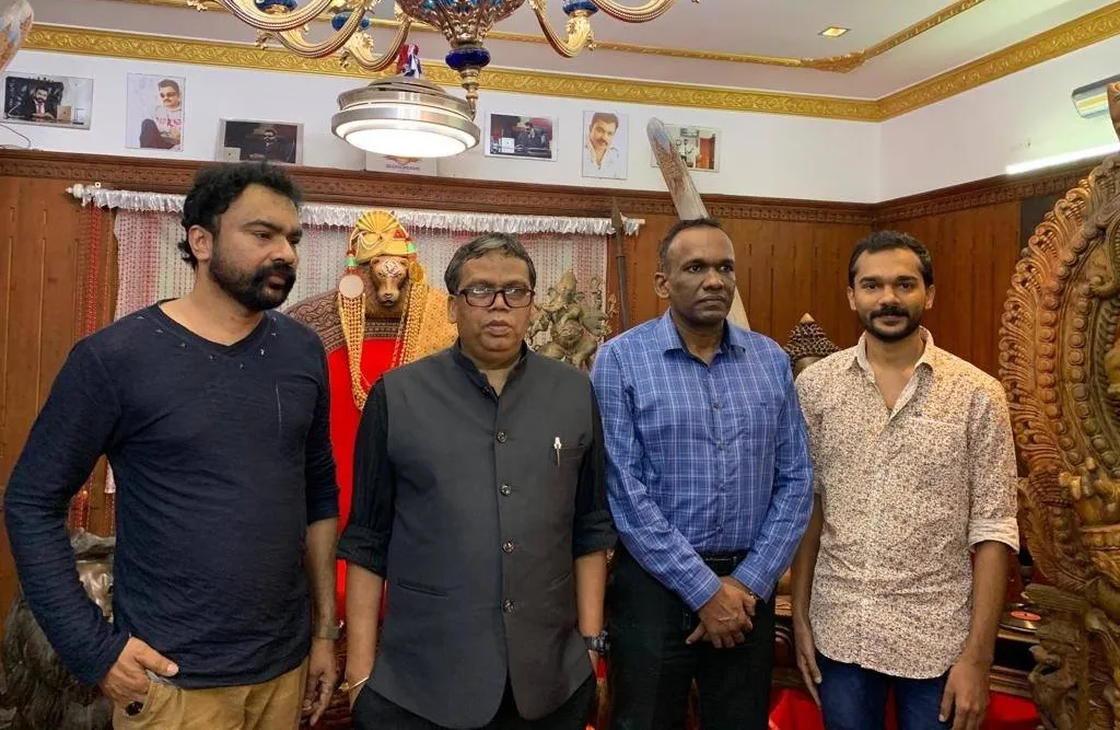 Monson Mavunkal, മോന്‍സണ്‍ മാവുങ്കല്‍, Fraud Case, പുരാവസ്തു തട്ടിപ്പ്, Monson Mavunkal Fraud Case, K Sundhakaran, കെ സുധാകരന്‍, K Sudhakaran Monson Mavunkal, Monson Mavunkal frau case Police, Monson Mavunkal fraud case IG Lakshmana, Monson Mavunkal frau case DIG S Surendran, Monson Mavunkal frau case Manoj Abraham, Monson Mavunkal frau case former DGP Loknath Behra, Monson Mavunkal frau case Jiji Thomson, Monson Mavunkal frau case Crime Branch, Kerala News, latest news, Monson Mavunkal frau case news, indian express malayalam, IE Malayalam, ഐഇ മലയാളം