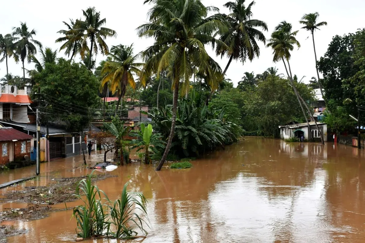Kerala Rain Updates, Thiruvananthapuram rains, heavy rains Thiruvananthapuram, train cancellation,landslide in railway track, കാലാവസ്ഥ മുന്നറിയിപ്പ്, Heavy Rain, ശക്തമായ മഴയ്ക്ക് സാധ്യത, Yellow Alert, യെല്ലോ അലര്‍ട്ട്, Yellow Alert in two districts, Pathanamthitta, Idukki, Latest Malayalam News, latest news, malayalam news, news in malayalam, kerala news, indian express malayalam, IE Malayalam, ഐഇ മലയാളം
