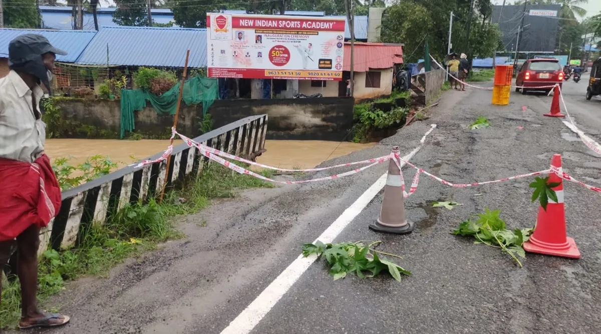 Kerala Rain Updates, Thiruvananthapuram rains, heavy rains Thiruvananthapuram, train cancellation,landslide in railway track, കാലാവസ്ഥ മുന്നറിയിപ്പ്, Heavy Rain, ശക്തമായ മഴയ്ക്ക് സാധ്യത, Yellow Alert, യെല്ലോ അലര്‍ട്ട്, Yellow Alert in two districts, Pathanamthitta, Idukki, Latest Malayalam News, latest news, malayalam news, news in malayalam, kerala news, indian express malayalam, IE Malayalam, ഐഇ മലയാളം