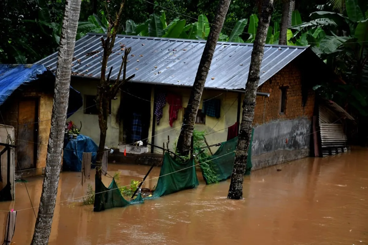 Kerala Rain Updates, Thiruvananthapuram rains, heavy rains Thiruvananthapuram, train cancellation,landslide in railway track, കാലാവസ്ഥ മുന്നറിയിപ്പ്, Heavy Rain, ശക്തമായ മഴയ്ക്ക് സാധ്യത, Yellow Alert, യെല്ലോ അലര്‍ട്ട്, Yellow Alert in two districts, Pathanamthitta, Idukki, Latest Malayalam News, latest news, malayalam news, news in malayalam, kerala news, indian express malayalam, IE Malayalam, ഐഇ മലയാളം