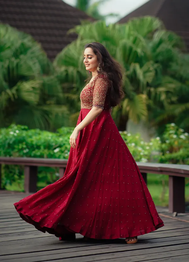 bhama, actress, ie malayalam