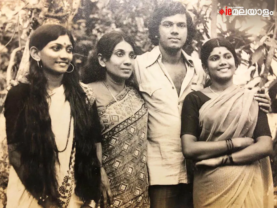 Vijayakumari, actress Vijayakumari, Mukesh mother