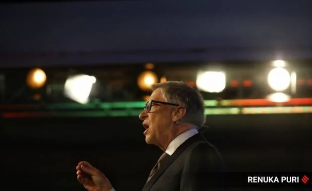 Bill Gates in India, Bill Gates Ramnath Goenka Memorial Lecture, RBI governor, Economic Challeges worldwide, Covid-19