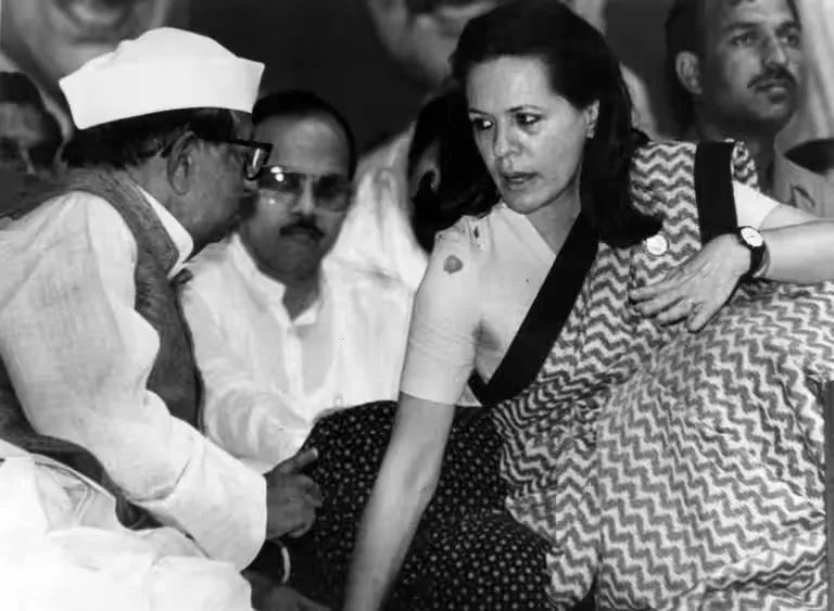 Sonia Gandhi|Rahul Gandhi|amethi