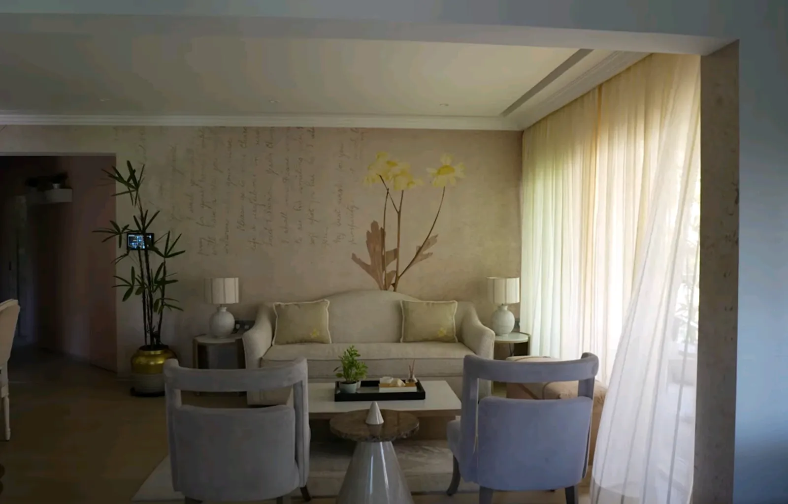 ananya panday living room