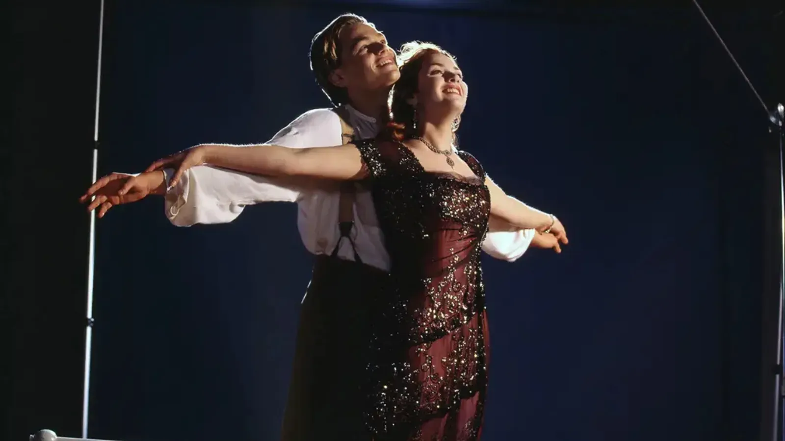 A Leonardo and Kate as Jack and Rose in a still from the film. (Photo: YouTube/20th Century Fox/Paramount Pictures)