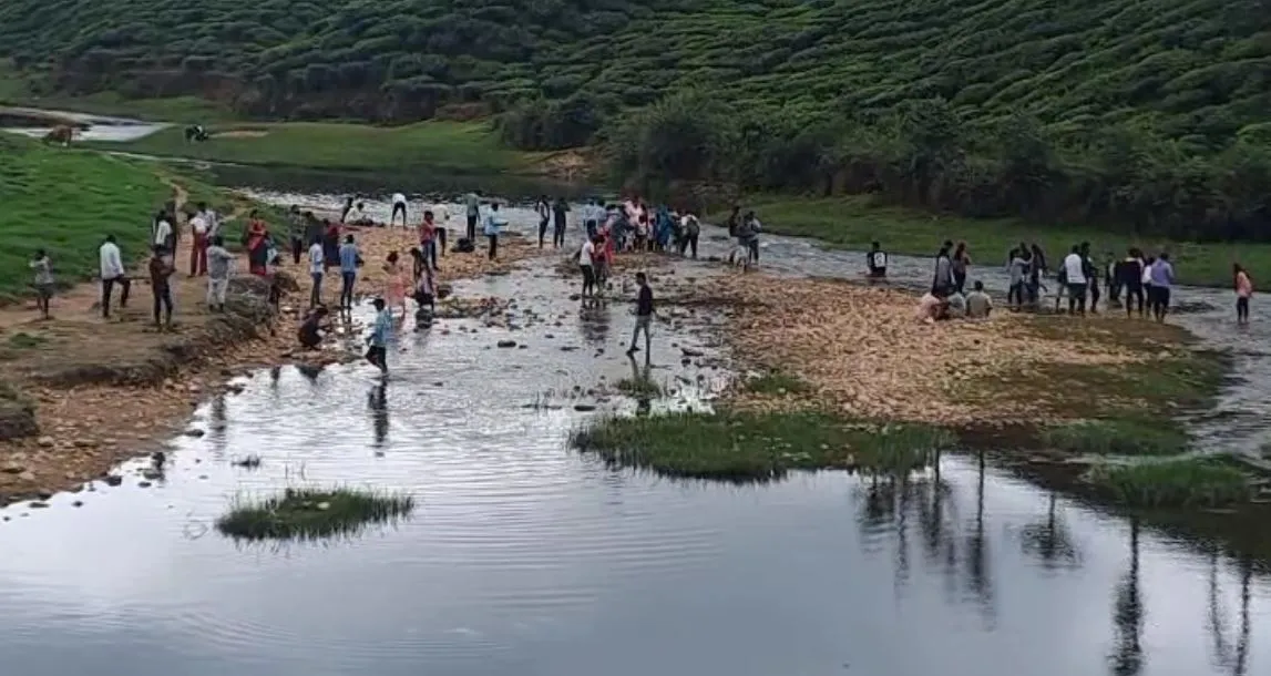 3 valparai tourists