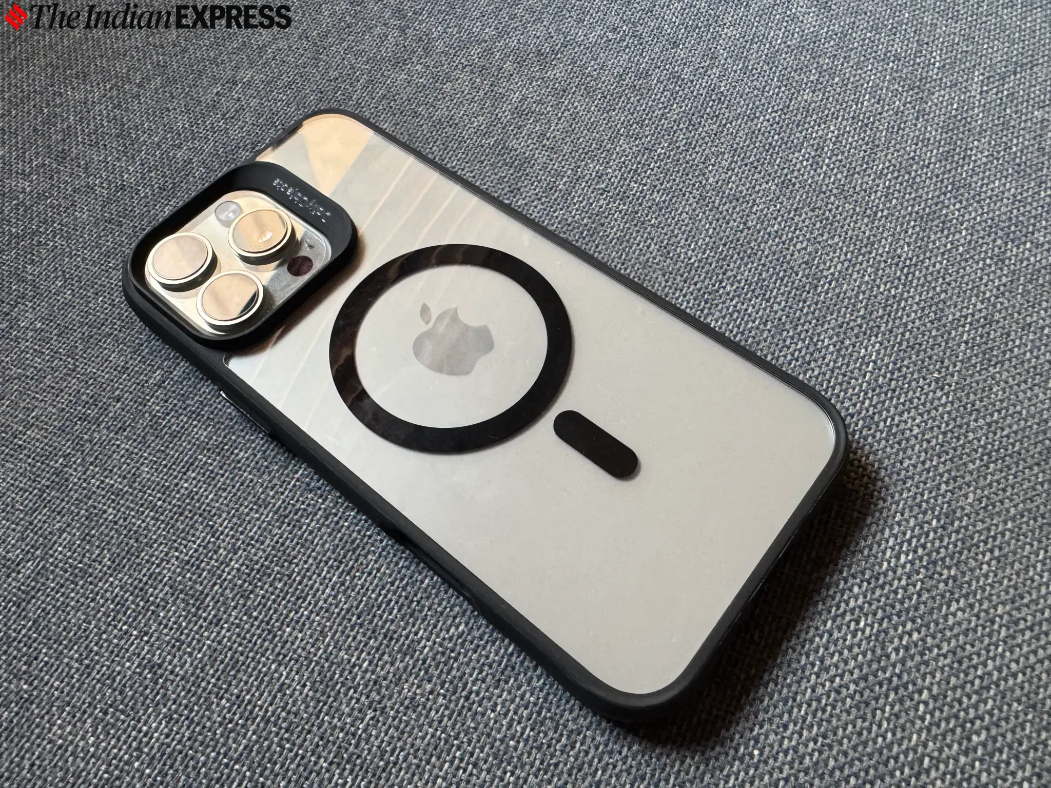iphone-16-pro-max-accessories-3