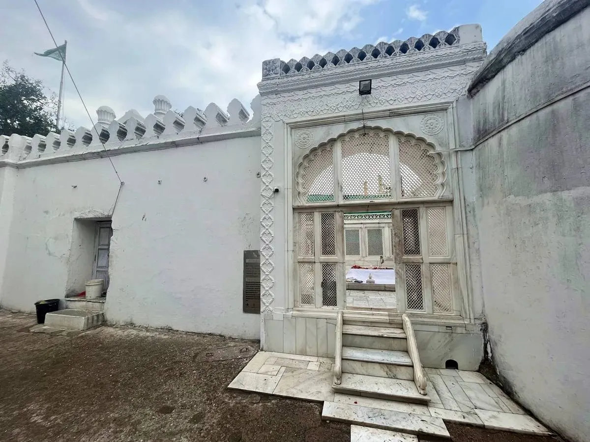 aurangazeb grave