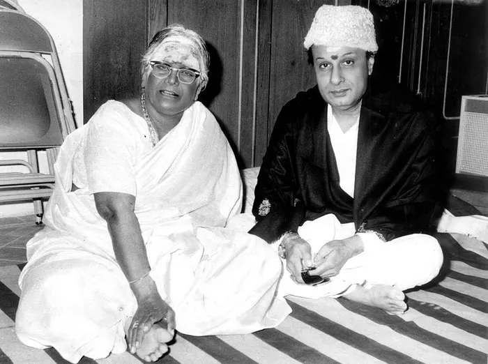 kb sundarambal with MGR