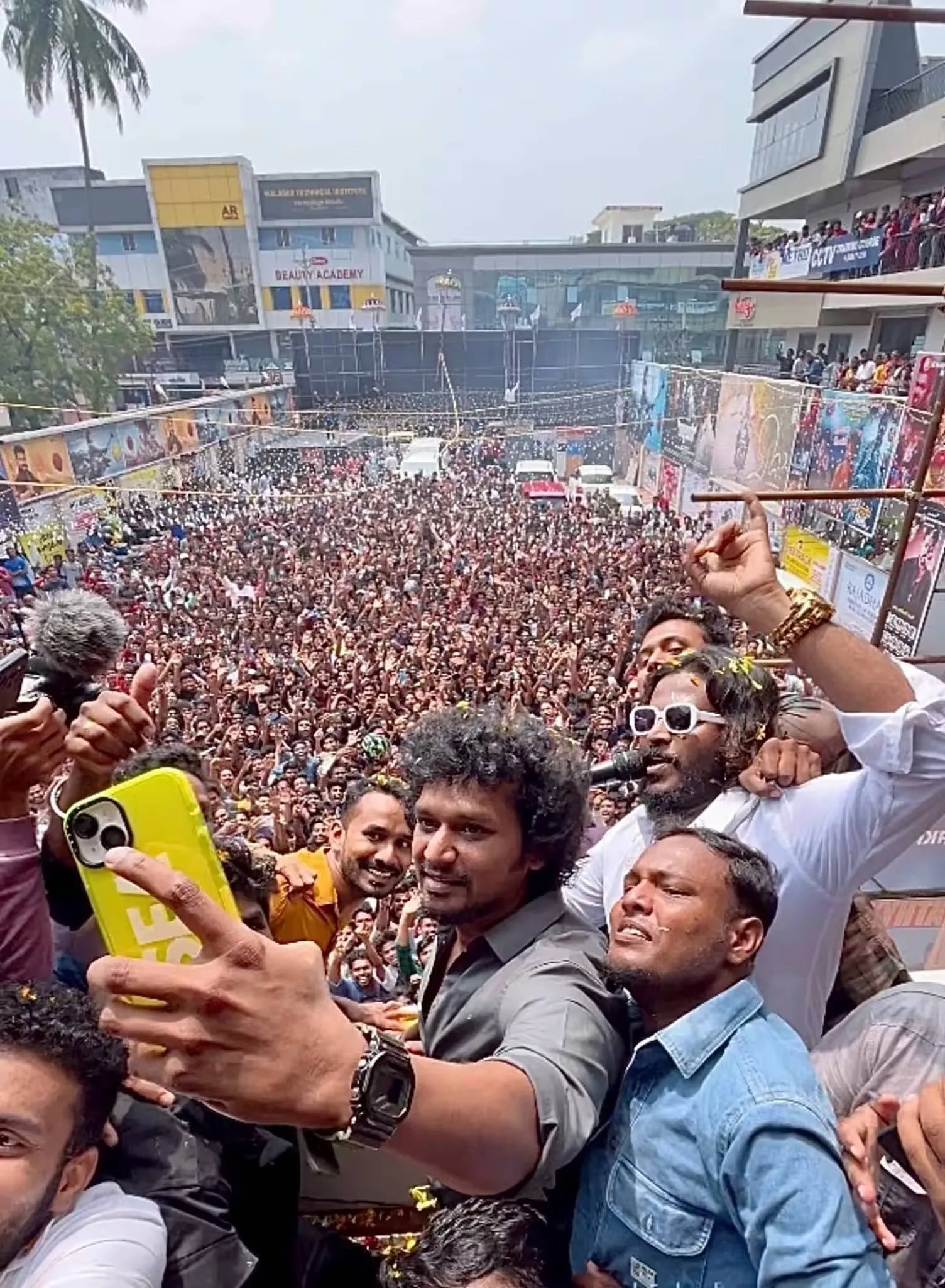 Lokesh Kanagaraj with crowd 2