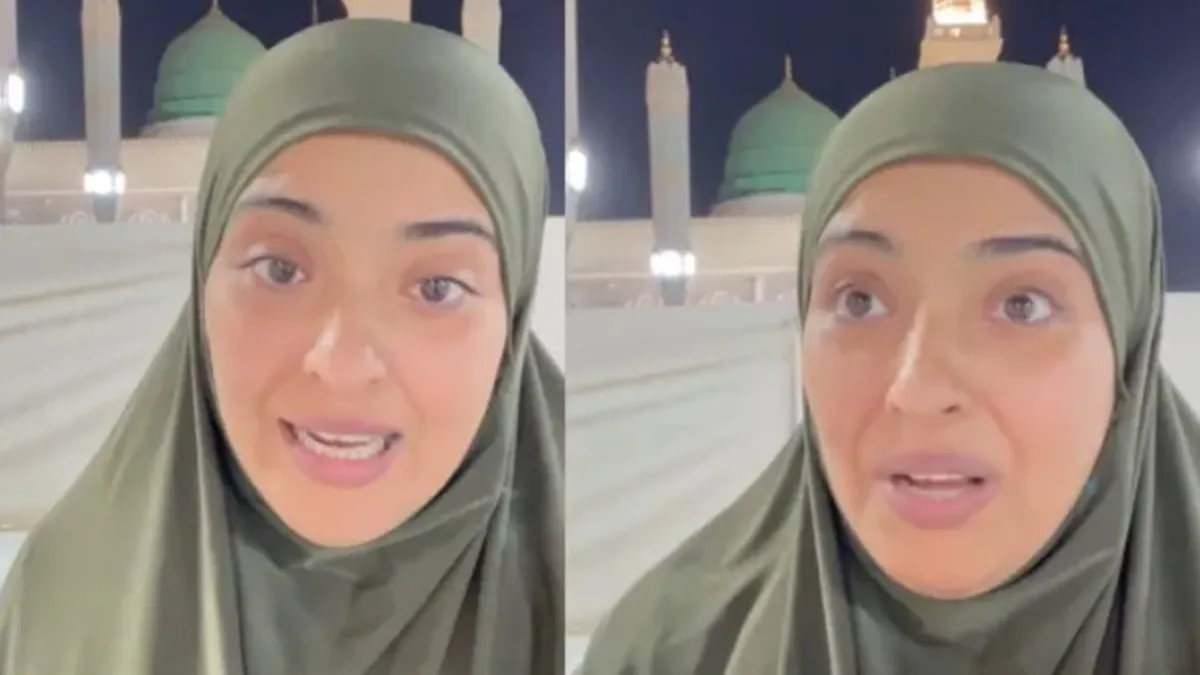 Actress Mumtaz has made the pilgrimage to Mecca for the second time