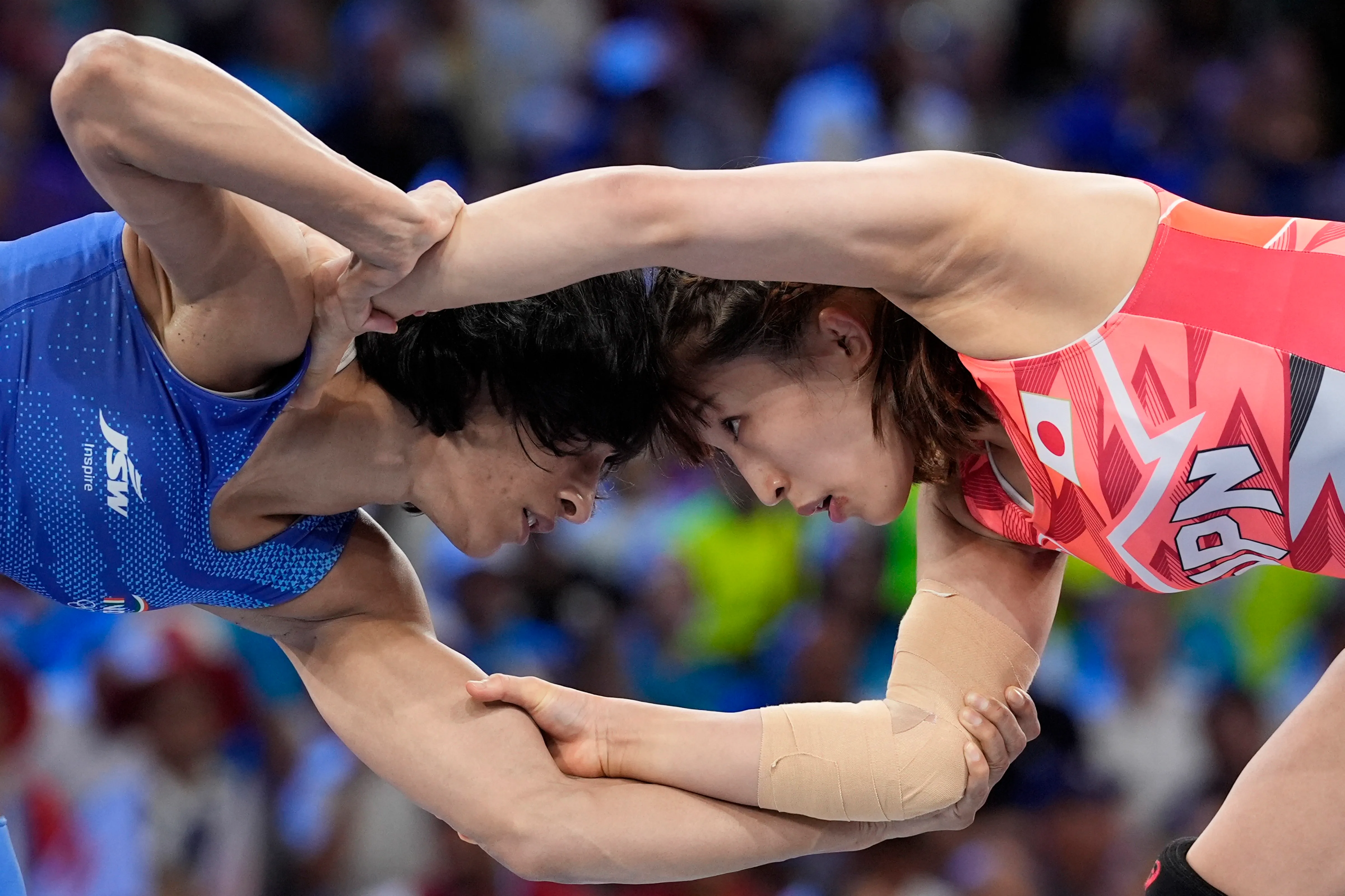 Paris Olympics: Having beaten Susaki (R) in the opening round, Vinesh will take on Ukraine's Oksana Livach in the quarterfinal. (AP)
