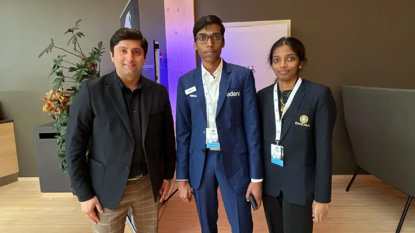 Himanshu Gulati, an Indian-origin member of Parliament with the Progress Party, poses with Praggnanandhaa and Vaishali ahead of the first day of the Norway Chess event.