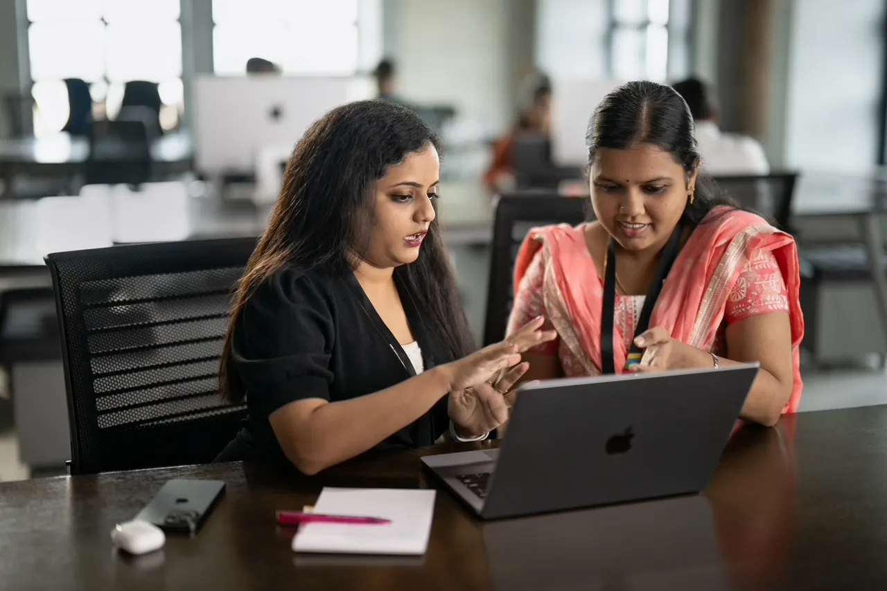 Zoho Apple collaboration