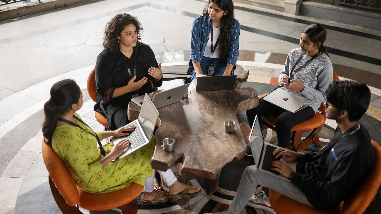 Zoho staff using Apple products