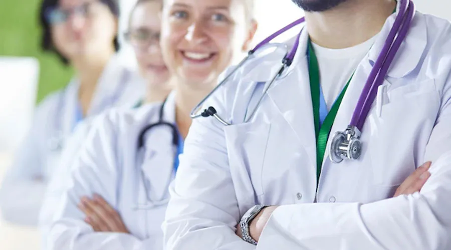 The-10-Most-Influential-Chief-Medical-Officers-to-Follow-in-2022