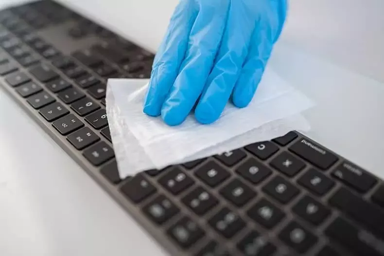 Best-way-to-sanitize-your-tech