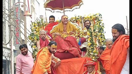 The-procession-of-Shankaracharya-Swami-Avimukteshw_1736441708385