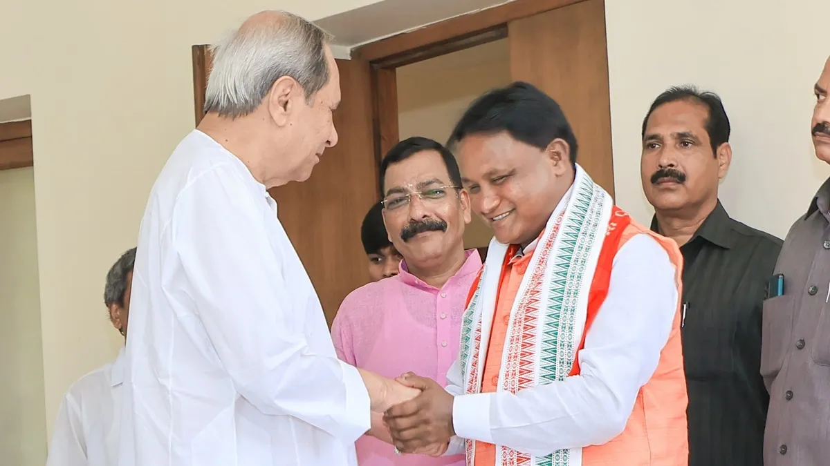 Odisha CM-designate Mohan Charan Majhi meets Naveen Patnaik, invites him  for swearing-in – India TV