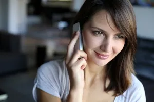 woman-talking-on-mobile-phone_oncology-news-australia