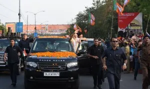 Why are guards with the Prime Minister always wearing black sunglasses?