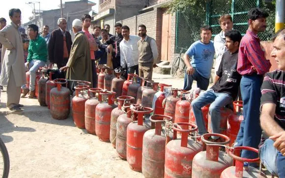 book your gas cylinder through your facebook and twitter account