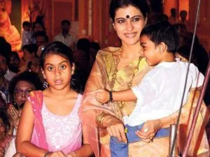 kajol_with_kids_1451802664_725x725