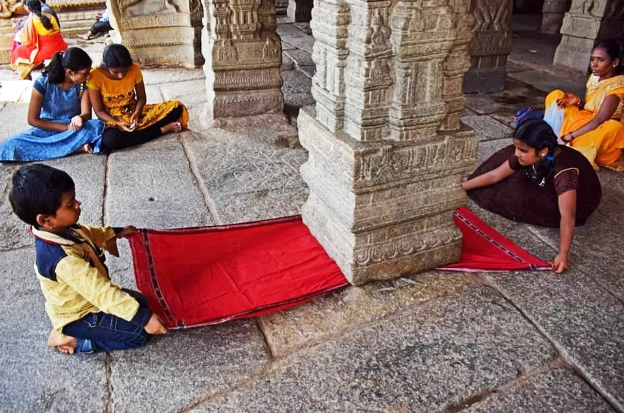 hanging pillar of lepakshi temple