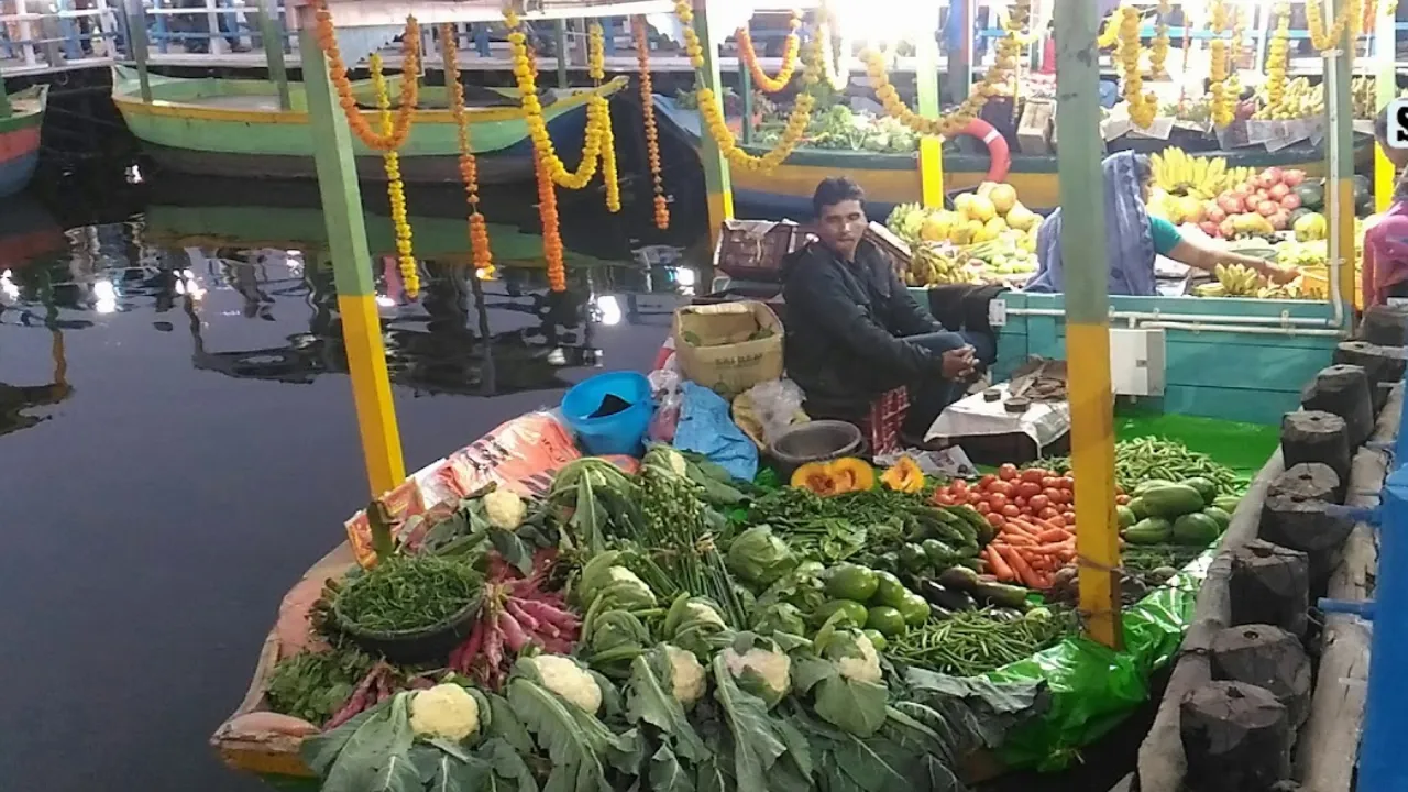 Patuli Floating Market
