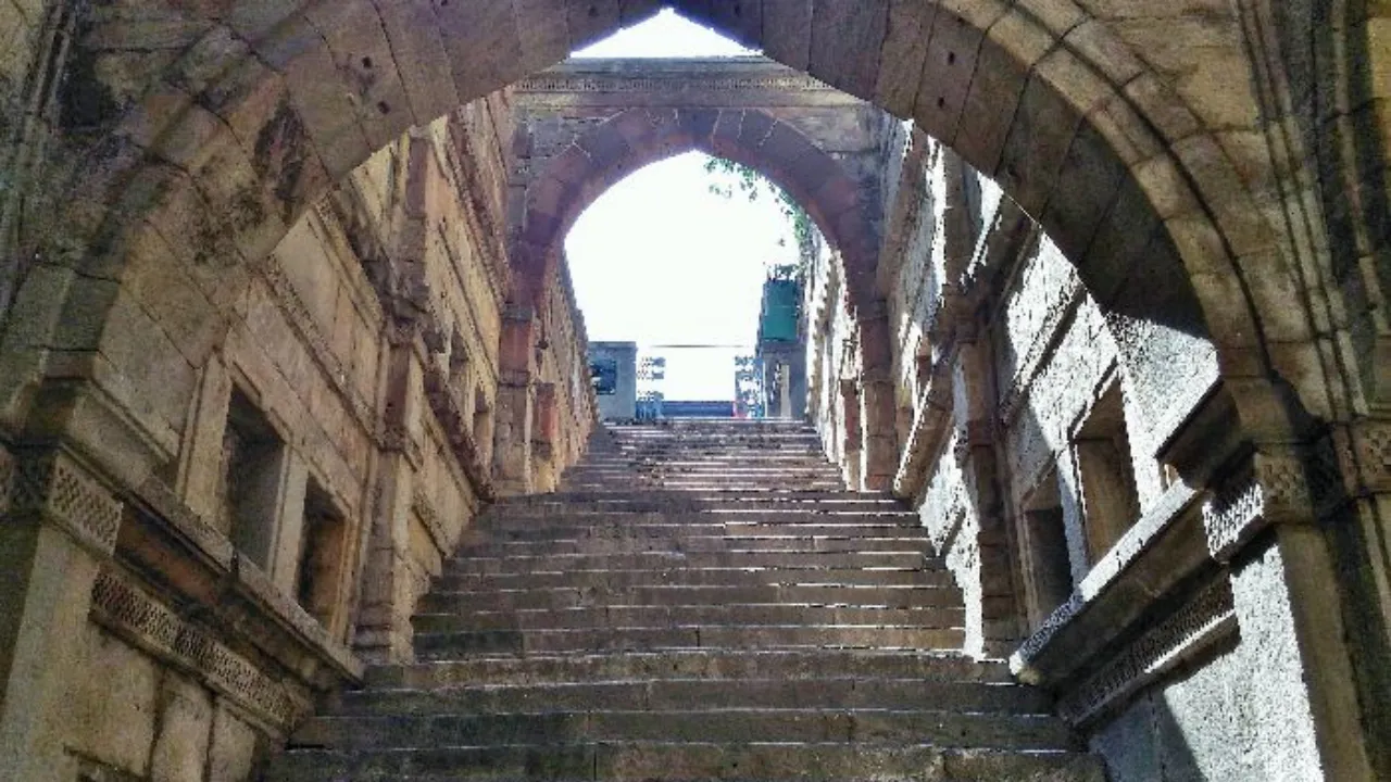 Amritavarshini Vaav