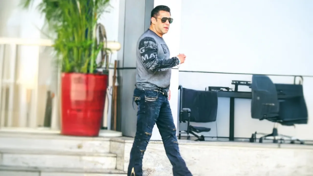 Salman Khan Zipper Jeans 