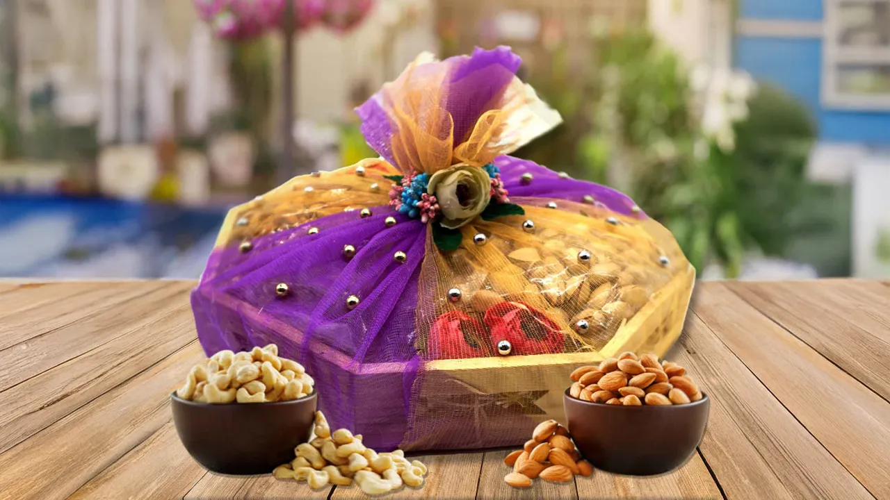  salty and cruncy dry fuits tray