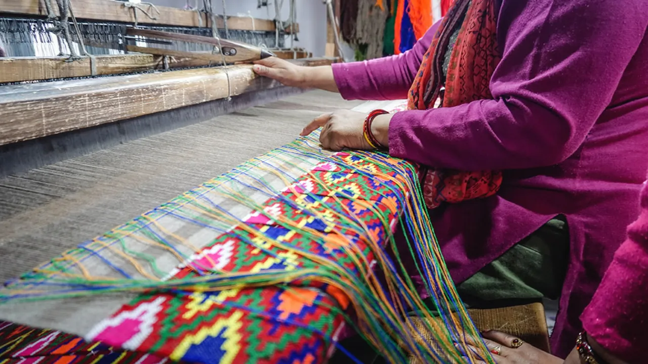 making of Kullu Shawls