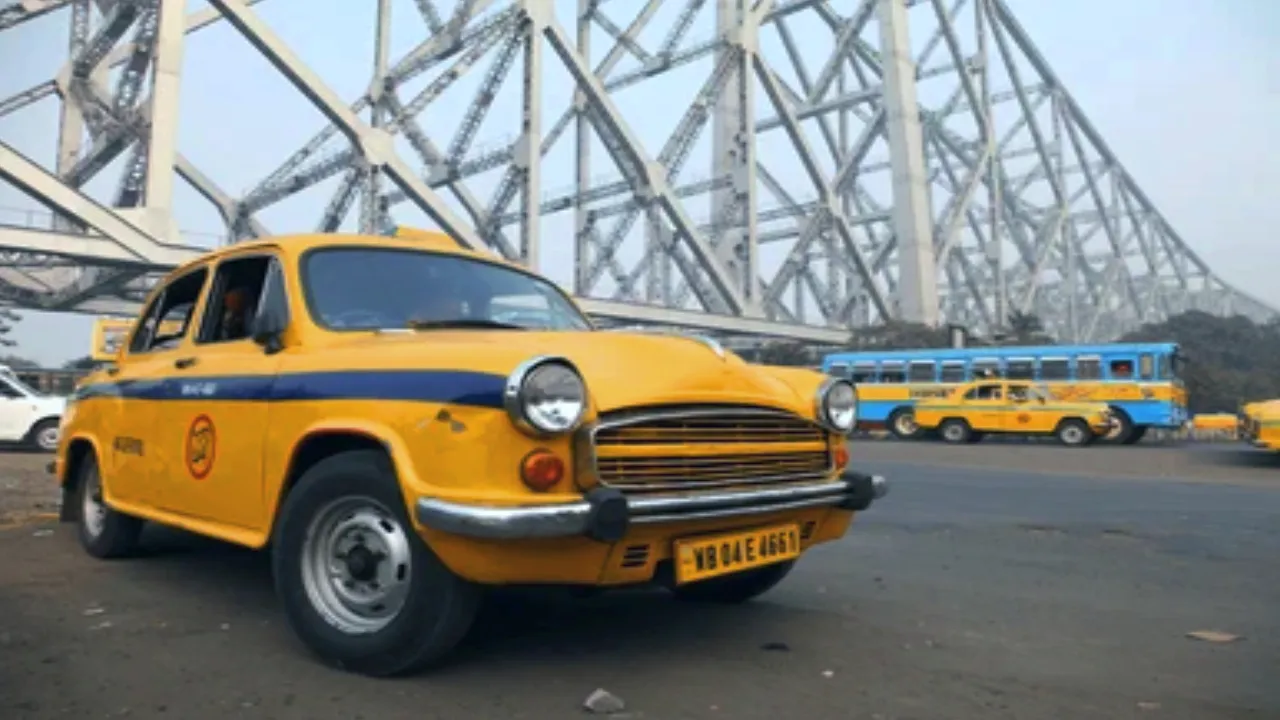 ambassador taxi in Kolkata Howrah Bridge