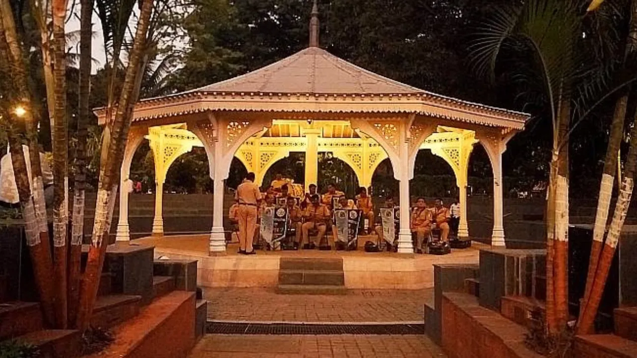  Bandstand 3