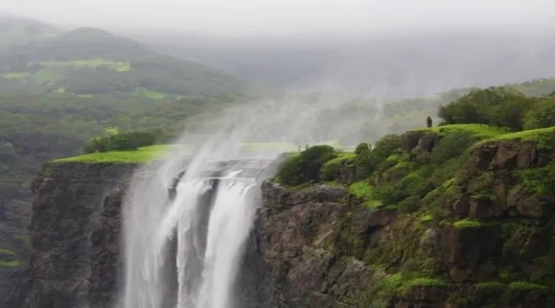 naneghat reverse waterfall trek