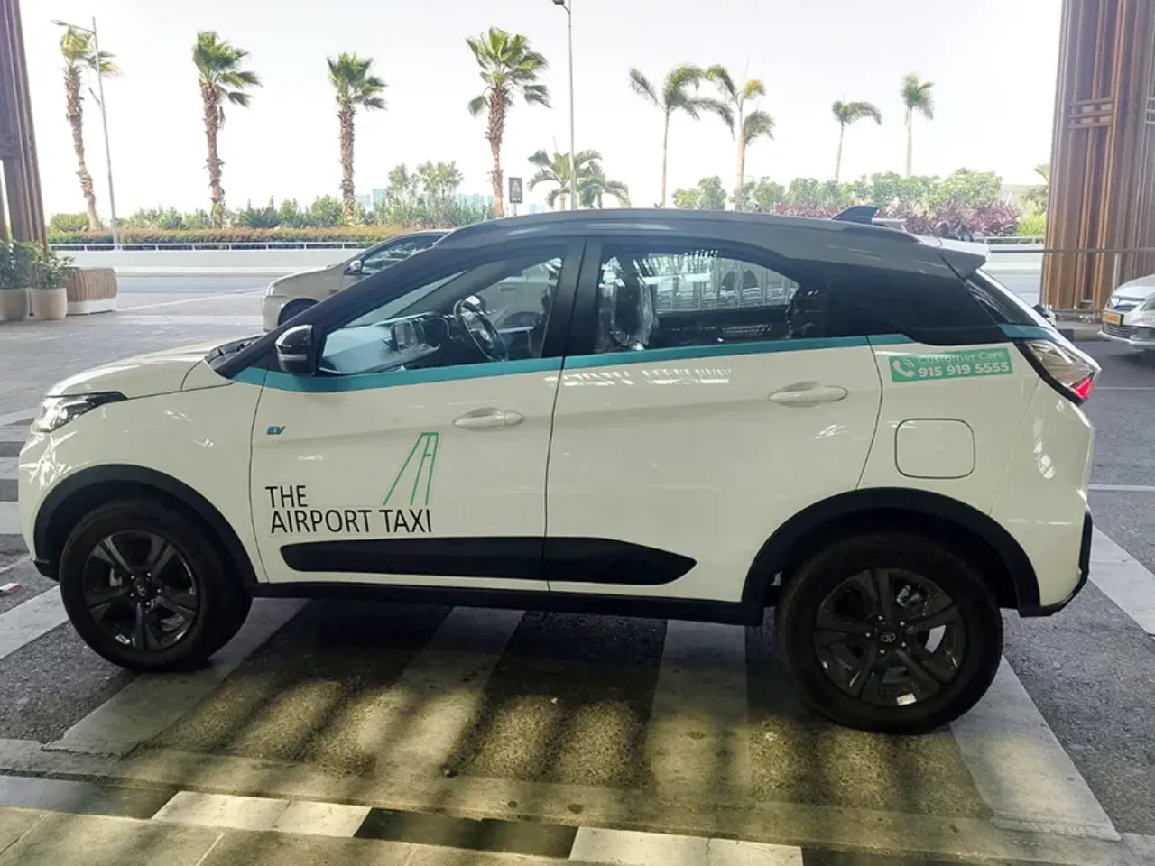 Electric airport taxi