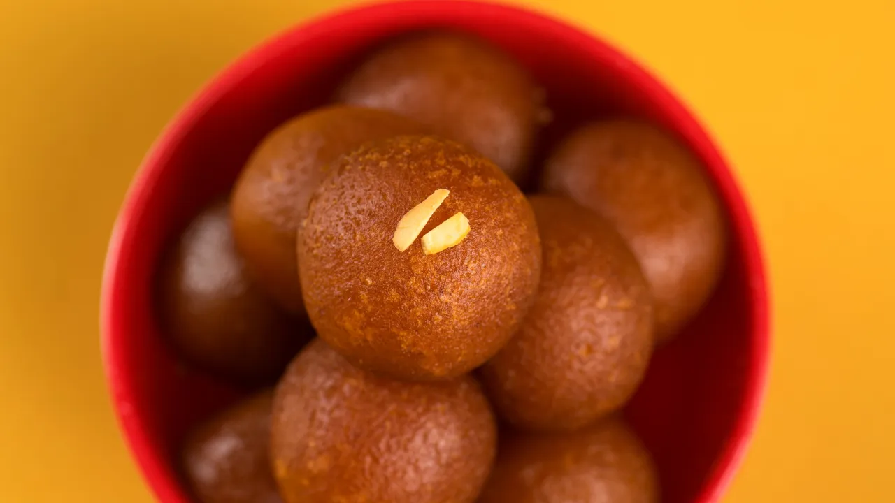 Sattu and Jaggery Ladoo