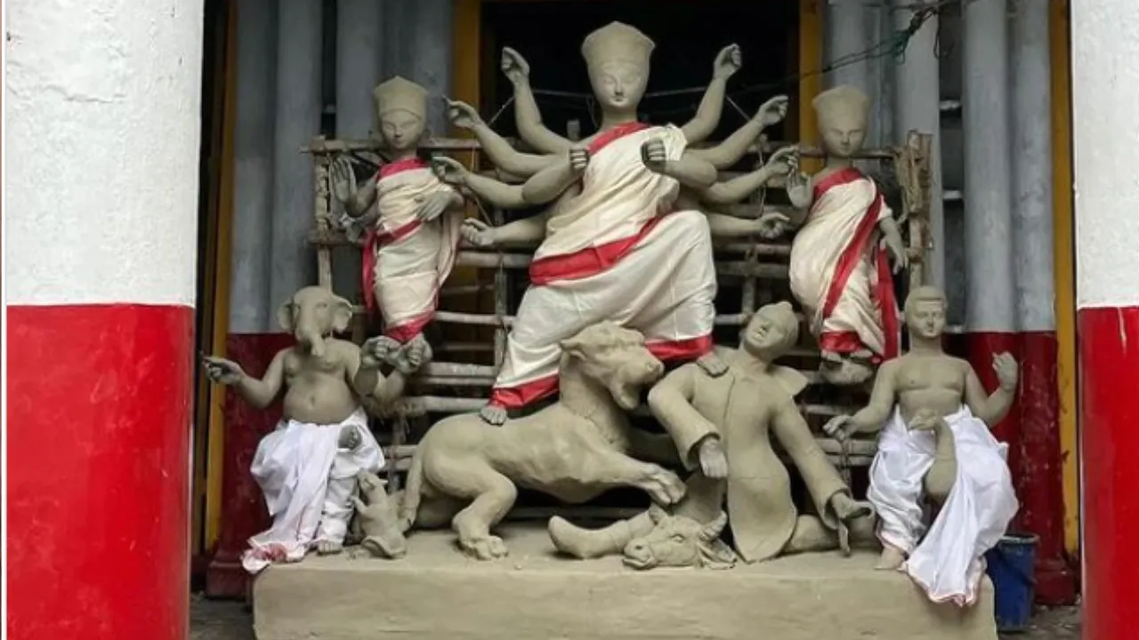 Bhowanipore, De Bari Durga Puja