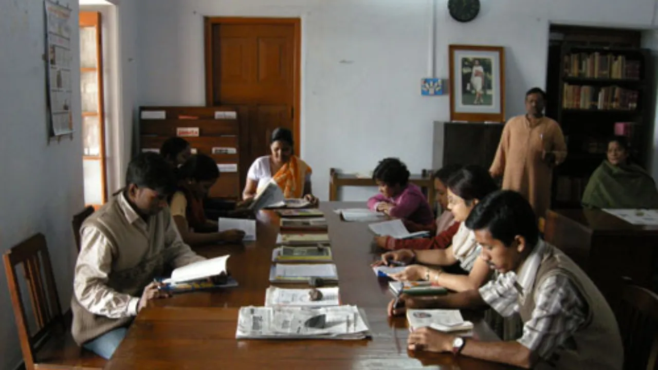 gandhi smarak sangralaya library