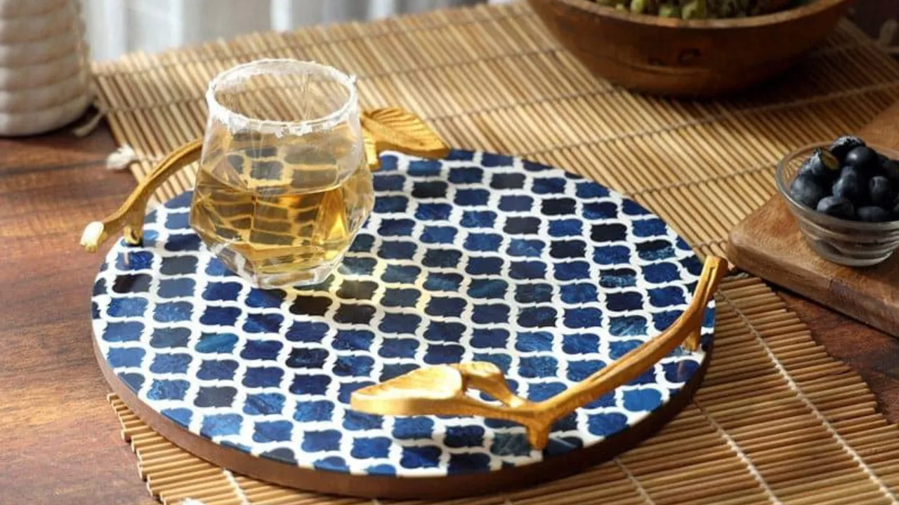 Cromo Grid Platter by Vaaree