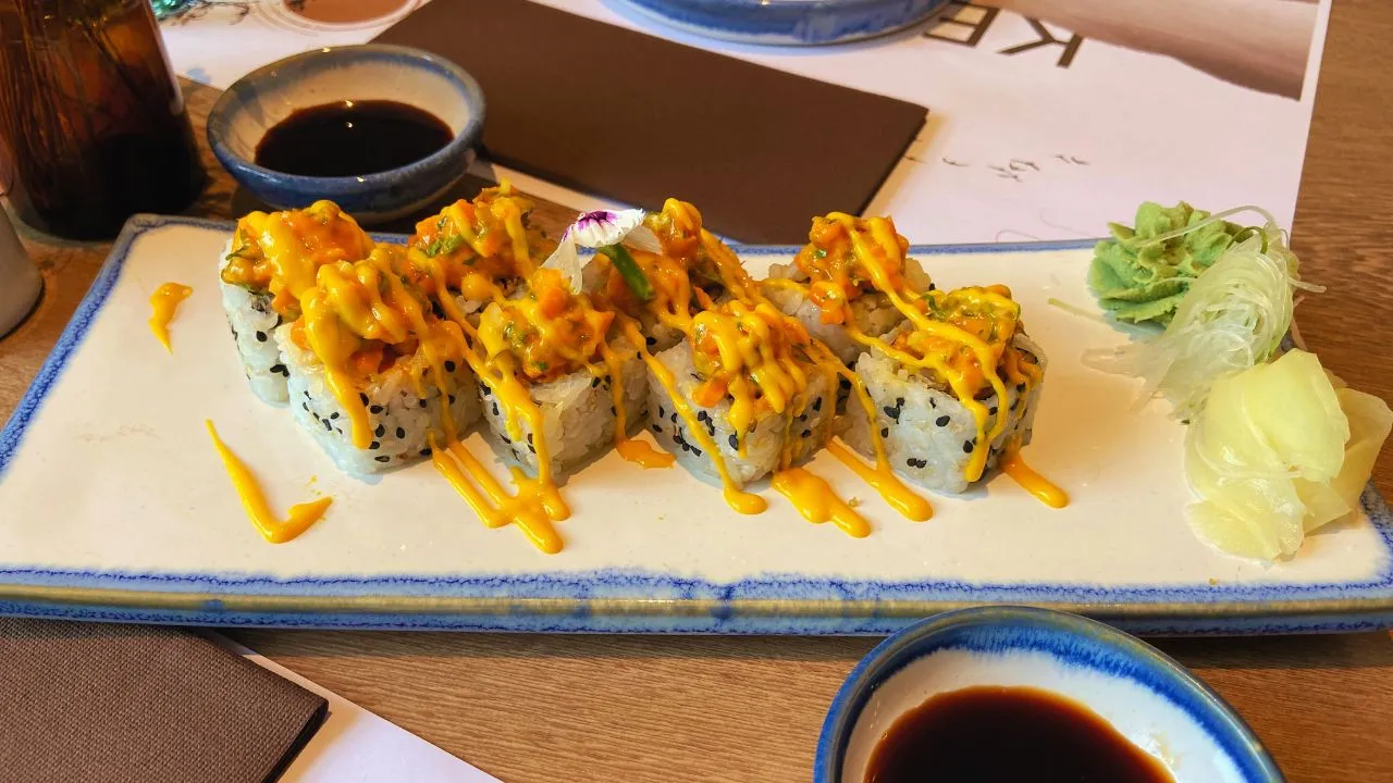 Avocado Mango Delight Roll