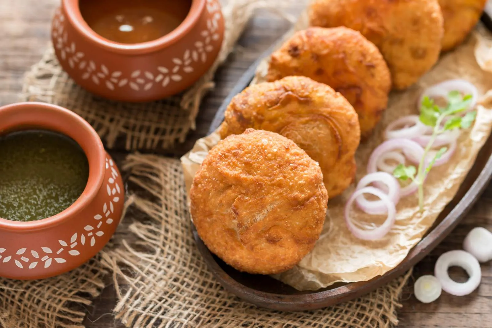 https://www.archanaskitchen.com/images/archanaskitchen/1-Author/Jyothi_Rajesh/Pyaaz_Kachori.jpg