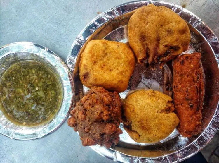  pakora shop in Sarojini Market