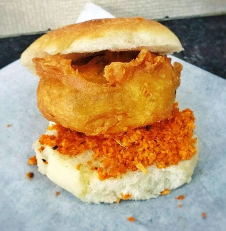 top 10 vada pav places in Mumbai